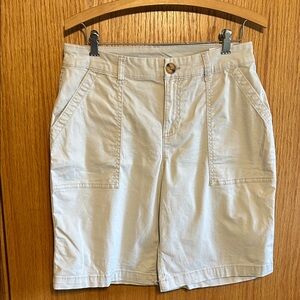 Style & Co shorts size 4 patch pockets comfy preppy khaki Bermuda